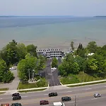 103 North Shore Inn