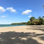 Fun & Trendy Condo Close To Downtown And The Beach