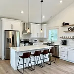 Dream Palace With Hot Tub-Game Room-Fire Pit-5Br-3Ba