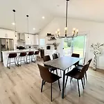 Dream Palace With Hot Tub-Game Room-Fire Pit-5Br-3Ba