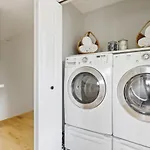 Midtown Modern - Urban Condo Walkable To Bars And Beach