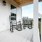 Tc Farmhouse - A Quiet Country Home