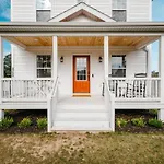 Tc Farmhouse - A Quiet Country Home