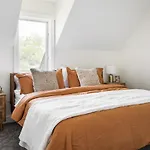 M22 Cedar House - Lakefront Home In Wine Country With Playroom