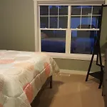 Modern And Pristine Condo -By The Gt Commons