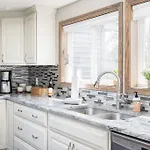 Upscale Urban Oasis: Spacious & Chic With Hot Tub!