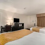 Travelodge By Wyndham Traverse City Mi