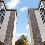 Capri Unit 001 In The Heart Of Downtown Tc