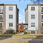 Capri Unit 001 In The Heart Of Downtown Tc
