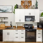 Modern & Cozy Studio Walk To Downtown & Beach
