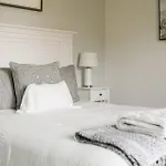 Gorgeous 2 Bedroom Lake View Condo