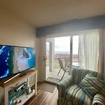 Gorgeous Lake View Deluxe Condo At The Shores