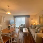 Gorgeous Lake View Deluxe Condo At The Shores