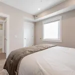 Luxury Downtown 2Bdr Lake View Penthouse Condo Steps To Beach 404E