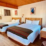 The Sierra Motel