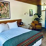 The Sierra Motel