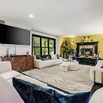 Peaceful Luxury Unique 3 Bdr Home With Cinema Gym And More