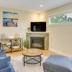 Traverse City Townhome Walk To Boardman Lake!