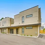 Traverse City Townhome Walk To Boardman Lake!