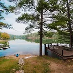 Arbutus Lake 3 Bedroom Cottage