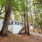 Arbutus Lake 3 Bedroom Cottage