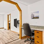 Spacious 3 Bedroom Cottage On Arbutus Lake