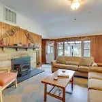 Peaceful Traverse City Cabin About 16 Mi To Dtwn!