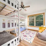 Firefly Lodge! Boardman River! Hot Tub! Woodstove!