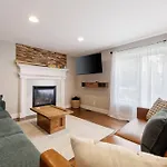 Long Lake Escape, Modern 3 Bedroom, Lower Unit Of Duplex Home, Minutes To Downtown Traverse