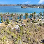 Long Lake Escape, Modern 3 Bedroom, Lower Unit Of Duplex Home, Minutes To Downtown Traverse