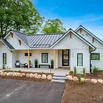 Cottage Four Lake Retreat