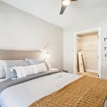 A Pet Friendly Cozy Condo In Traverse City