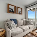 A Room With A View, East Bay Waterfront With Pool