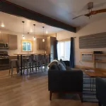 Spacious 5Br, Game Room, Fireplace, Near Downtown
