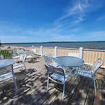 North Shore Inn Tc 201