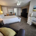 North Shore Inn Tc 305