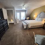 North Shore Inn Tc 305