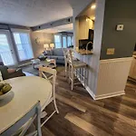 North Shore Inn Tc 204