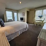 North Shore Inn Tc 309