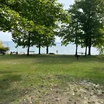 Charming 3Bdr Oasis In Sw Bay Shore - 6238
