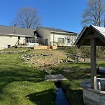 Charming 3Bdr Oasis In Sw Bay Shore - 6238