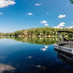 Arbutus Lake-King Suite-Pontoon Rentals