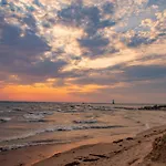 L Studio Traverse Close To Downtown And Beach
