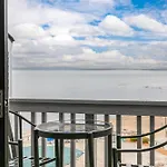 Beautiful Bay View Couples Retreat At The Shores 5586