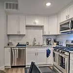 Modern Traverse City Condo About 1 Mi To Bay!