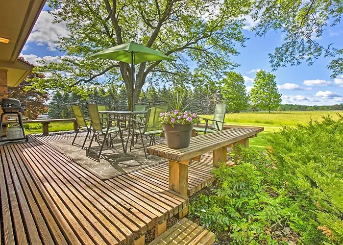 Game Room And Deck Spacious Traverse City Home!