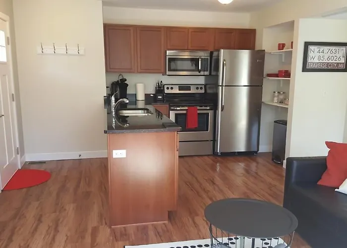 Modern And Pristine Condo -By The Gt Commons