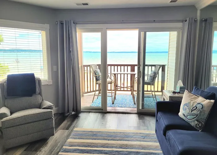 Beachside 213 With Pool Hot Tub And Private Deck Overlooking East Bay