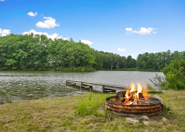 Lakefront Paradise 4 Bedroom Home W Direct Lake Access, Pets Ok