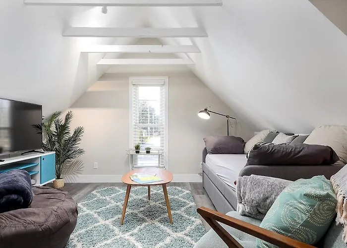 Modern Mid-Century Downtown Ac Walkable
